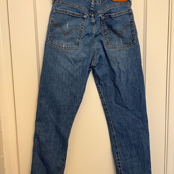 Levi’s Wedgie Button Fly Distressed Straight Jeans - Picture 4 of 7